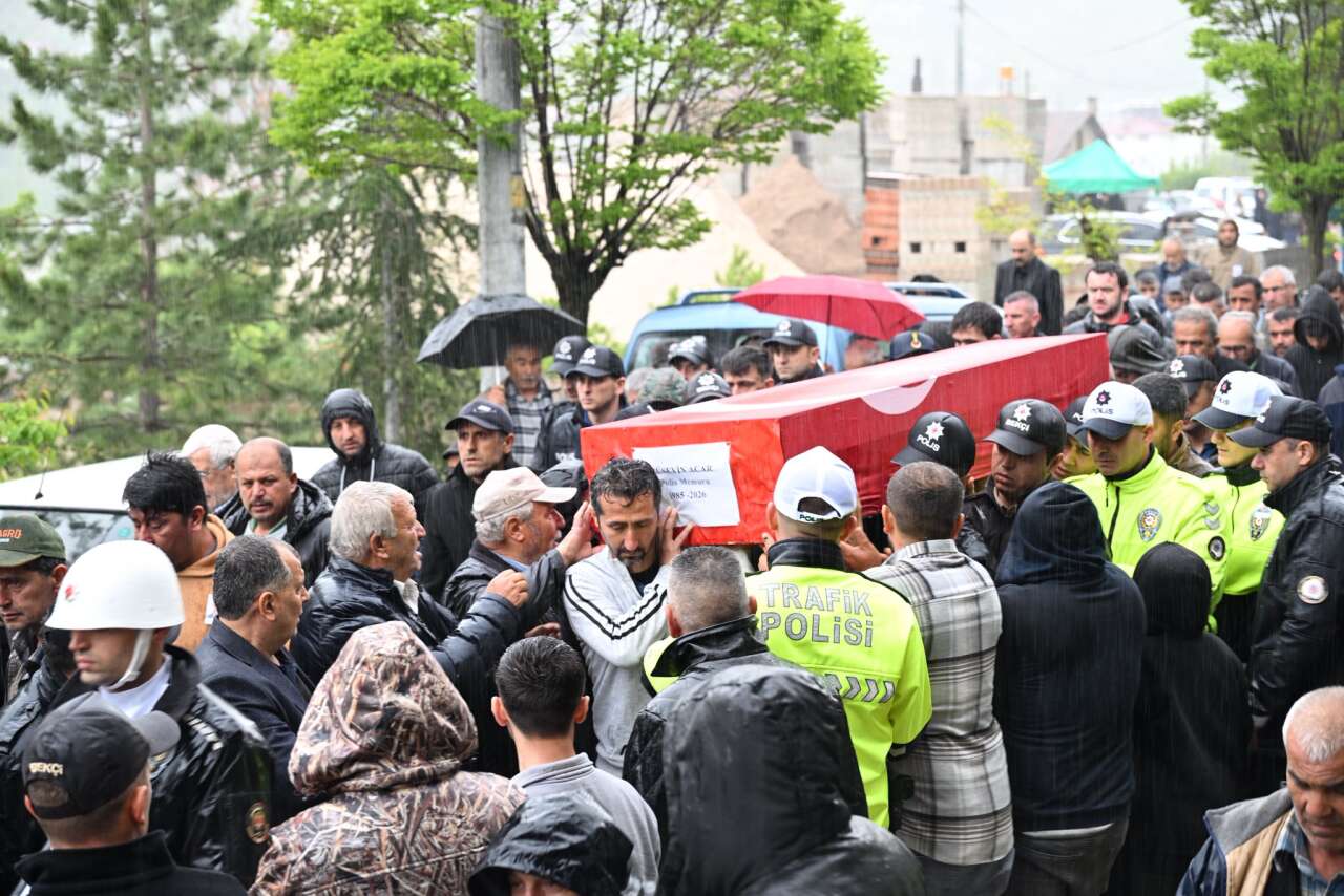 Konya Emniyetini yasa boğan kayıp! Polis memuru Hüseyin Acar toprağa verildi 5